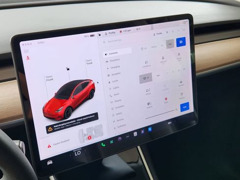 Used 2020 Tesla Model Y Long Range image 19