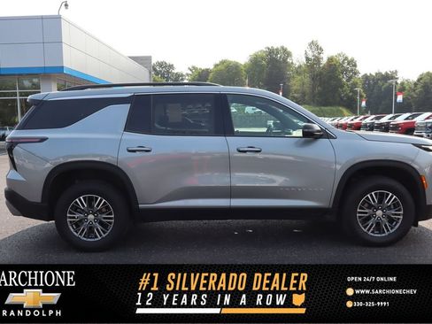 Used 2024 Chevrolet Traverse LT w/ LPO, Floor Liner Package FWD image 1