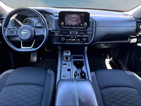 Used 2024 Nissan Pathfinder S FWD image 7