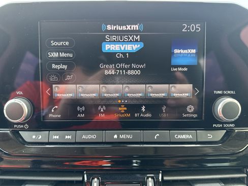 Used 2025 Nissan Pathfinder SV image 12