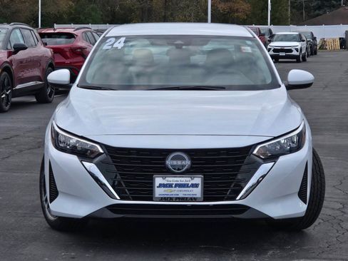 Used 2024 Nissan Sentra SV image 3