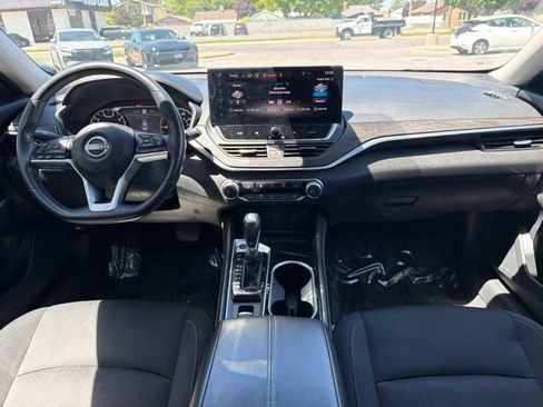 Used 2023 Nissan Altima 2.5 SV w/ SV Premium Package AWD/4WD image 16