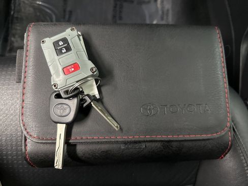 Used 2023 Toyota Tacoma TRD Off-Road image 40