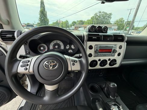 Used 2014 Toyota FJ Cruiser 4WD w/ Convenience Package image 28