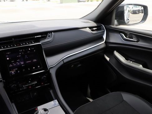 New 2025 Jeep Grand Cherokee L Altitude image 27