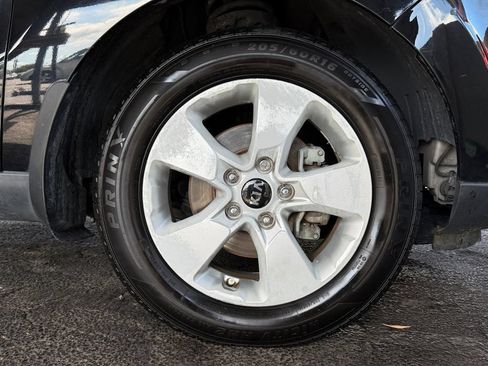 Used 2018 Kia Soul FWD image 27