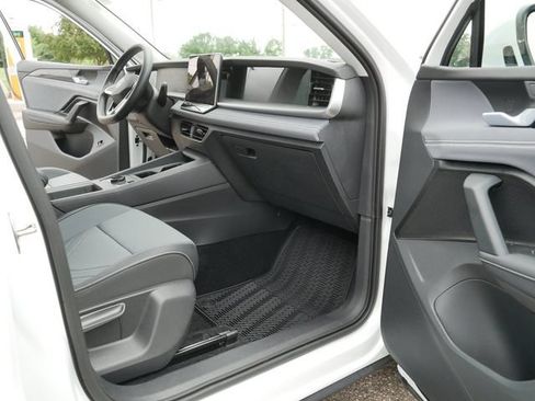 Certified 2026 Volkswagen Tiguan SE AWD/4WD image 19