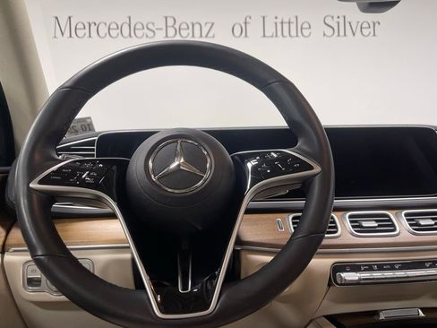 Used 2024 Mercedes-Benz GLS 450 4MATIC image 31