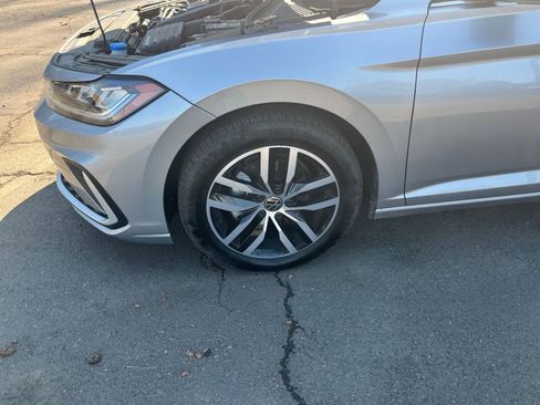 Used 2025 Volkswagen Jetta SE image 31