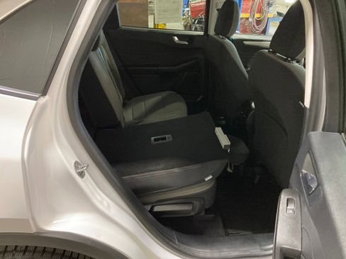 Used 2021 Ford Escape SE image 8