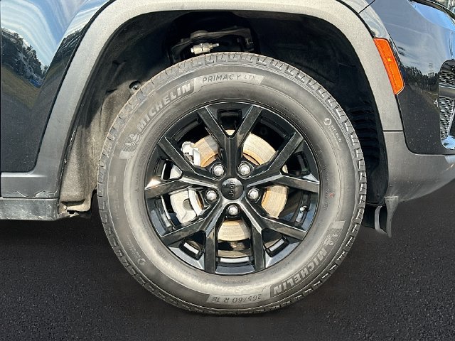 Used 2025 Jeep Grand Cherokee Altitude RWD image 32