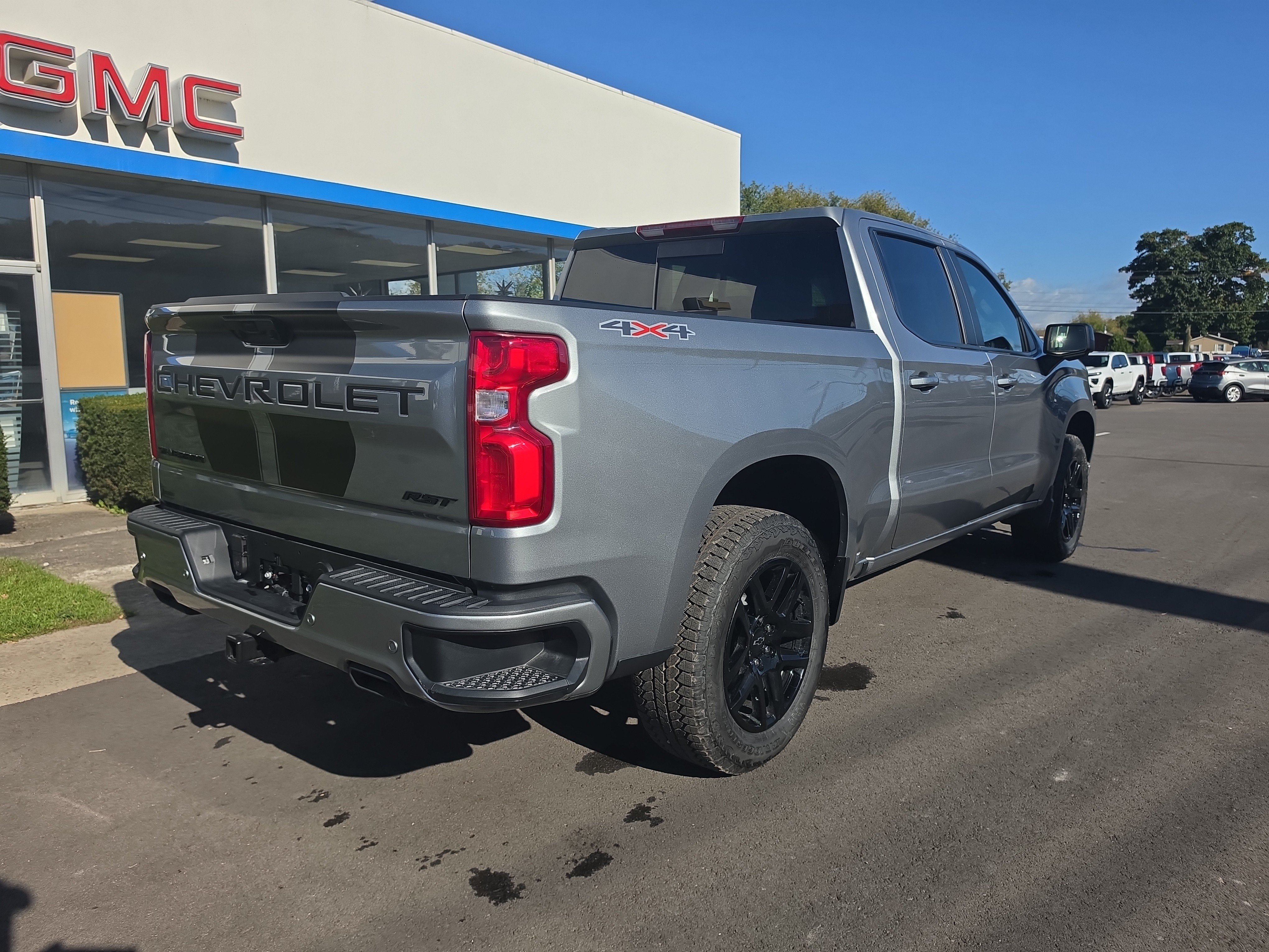 New 2026 Chevrolet Silverado 1500 RST w/ Rally Edition AWD/4WD image 3