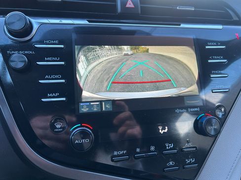 Used 2019 Toyota Camry XLE image 16