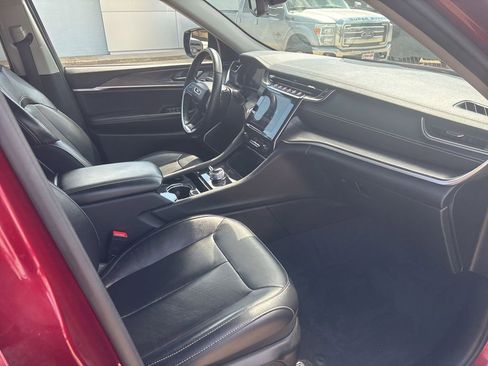 Used 2022 Jeep Grand Cherokee Limited image 13