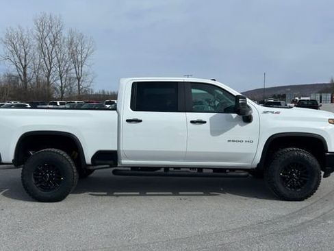 New 2026 Chevrolet Silverado 2500 ZR2 image 2