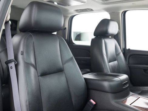 Used 2011 Chevrolet Tahoe LTZ AWD/4WD image 33