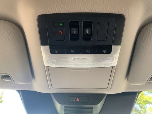 New 2026 Nissan Pathfinder SL w/ SL Premium Package FWD image 17