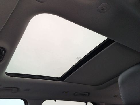 Used 2022 Jeep Grand Cherokee L Limited w/ Luxury Tech Group II image 20