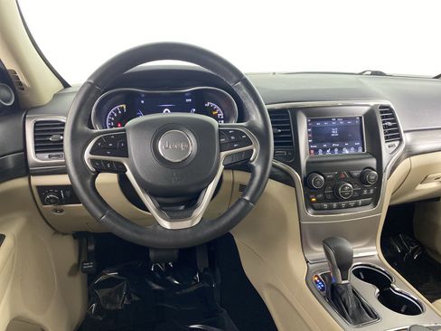 Used 2019 Jeep Grand Cherokee Laredo AWD/4WD image 20