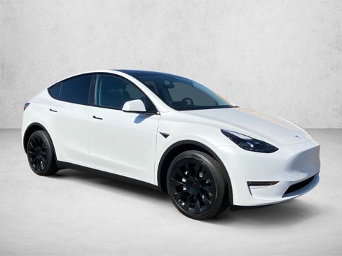 Used 2023 Tesla Model 3 Standard Range RWD image 3