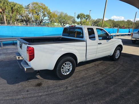 Used 2019 Nissan Frontier SV image 6