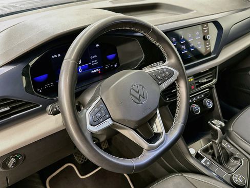 Used 2023 Volkswagen Taos SE w/ Panoramic Sunroof Package AWD/4WD image 18