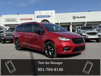 New 2026 Chrysler Pacifica Select