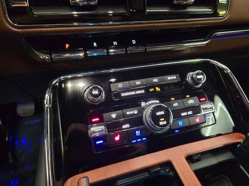 Used 2023 Lincoln Navigator L Reserve AWD/4WD image 32