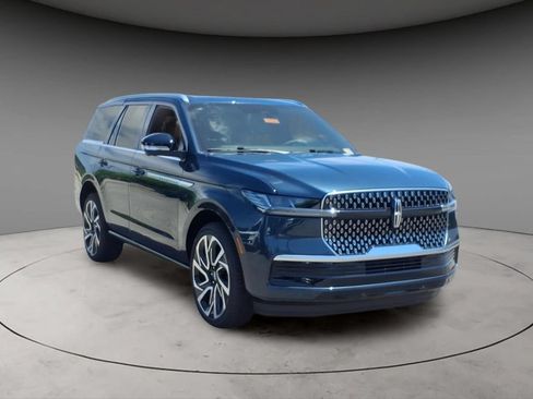 New 2026 Lincoln Navigator Reserve AWD/4WD image 14