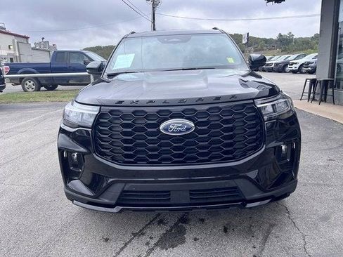 Used 2025 Ford Explorer ST-Line w/ ST-Line Street Pack AWD/4WD image 4