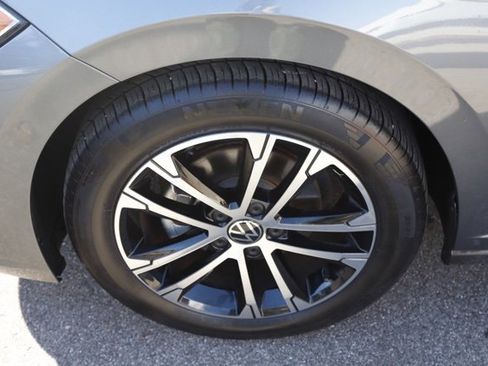 Used 2023 Volkswagen Jetta Sport image 9