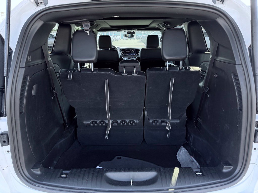 Certified 2025 Chrysler Pacifica Limited FWD image 12