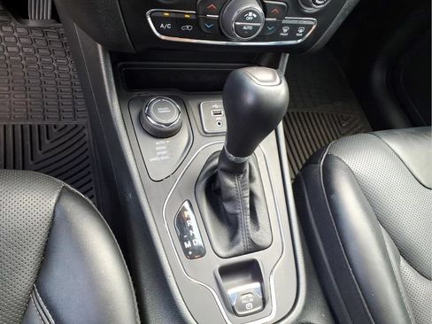Used 2022 Jeep Cherokee Latitude Lux w/ Sun & Sound Group AWD/4WD image 24