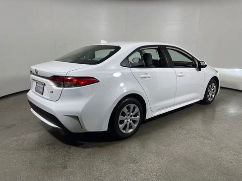 Certified 2022 Toyota Corolla LE image 3