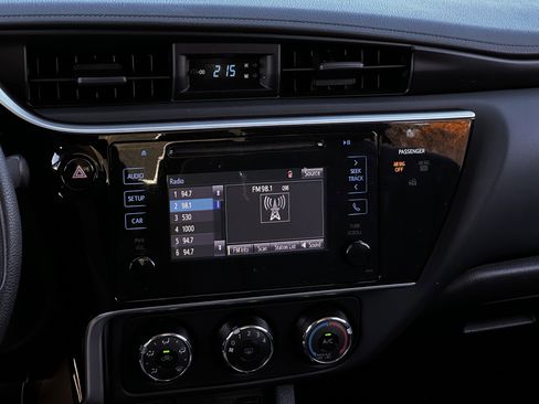 Used 2017 Toyota Corolla L image 20