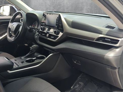 Used 2022 Toyota Highlander L FWD image 20