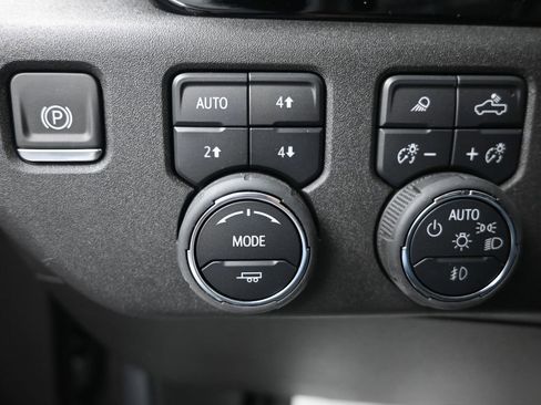 Used 2025 Chevrolet Silverado 1500 High Country w/ Technology Package AWD/4WD image 28