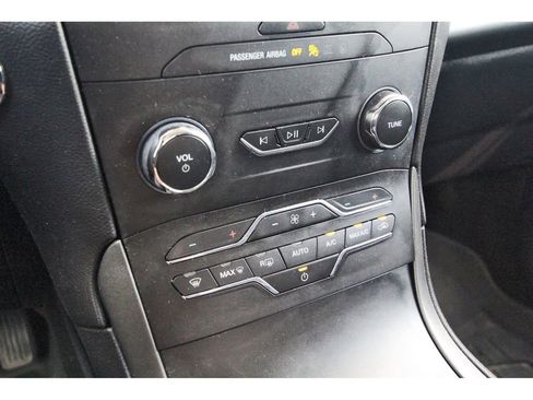 Used 2020 Ford Edge SE FWD image 26