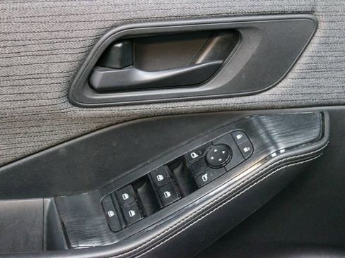 Used 2021 Nissan Rogue S FWD image 16
