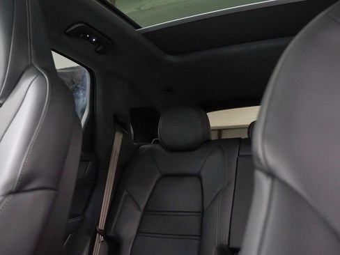 Certified 2025 Porsche Cayenne Turbo image 36