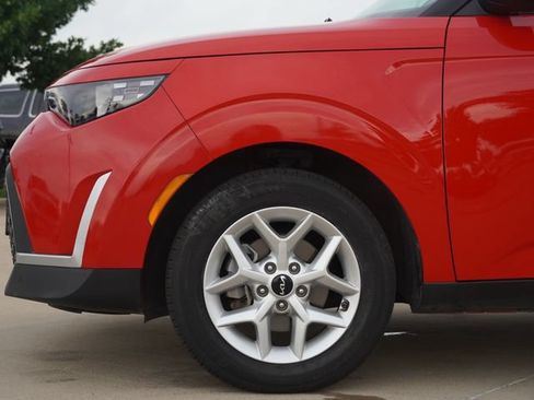Used 2024 Kia Soul LX w/ Option Group 015 FWD image 5