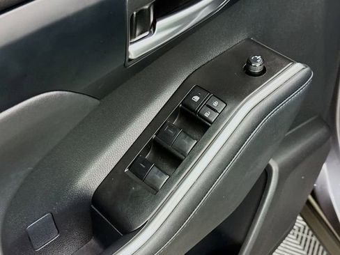 Used 2023 Toyota Highlander XLE image 18