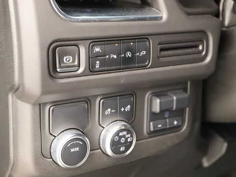 Used 2022 GMC Yukon SLE w/ Gmc Pro Safety Plus Package RWD image 18