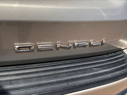 Used 2024 GMC Yukon Denali Ultimate AWD/4WD image 32