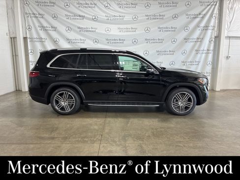 New 2026 Mercedes-Benz GLS 450 4MATIC image 3