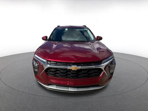 Used 2025 Chevrolet Trax LT image 2