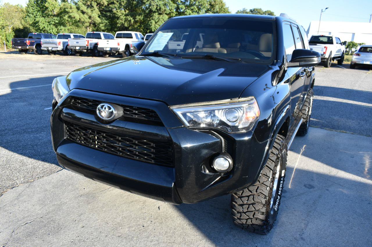 Used 2017 Toyota 4Runner SR5 RWD image 2