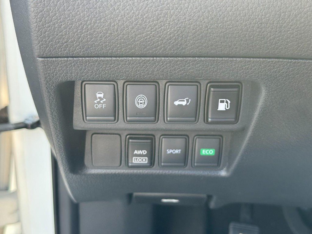 Used 2020 Nissan Rogue SV AWD/4WD image 21