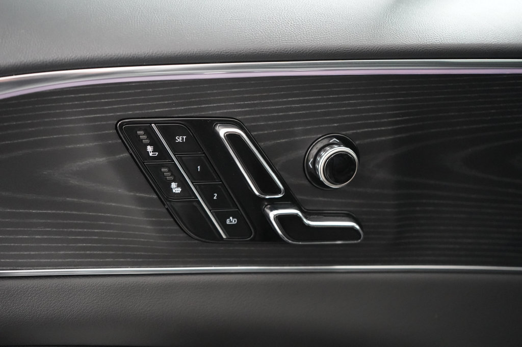 Used 2024 Cadillac Lyriq Luxury AWD/4WD image 23