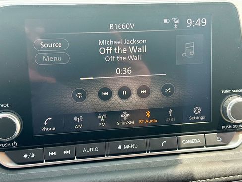 Used 2025 Nissan Rogue SV image 12